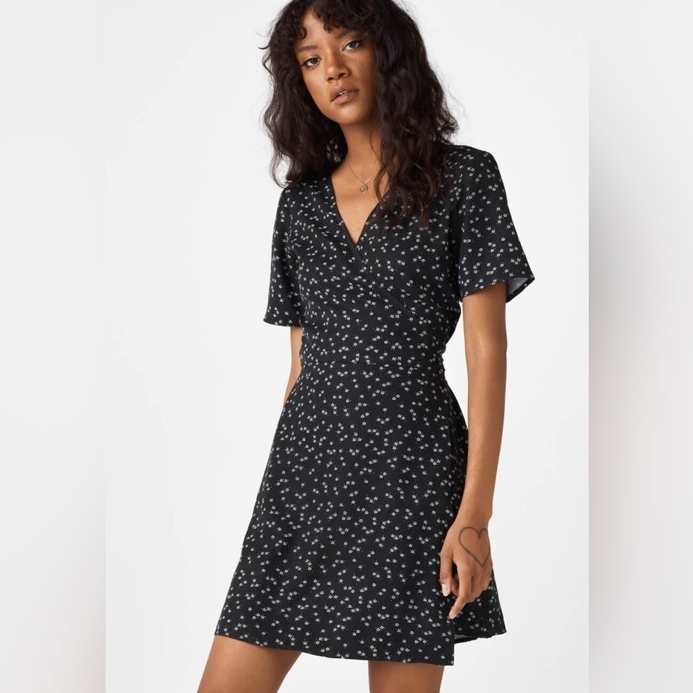Vetta the short wrap dress floral